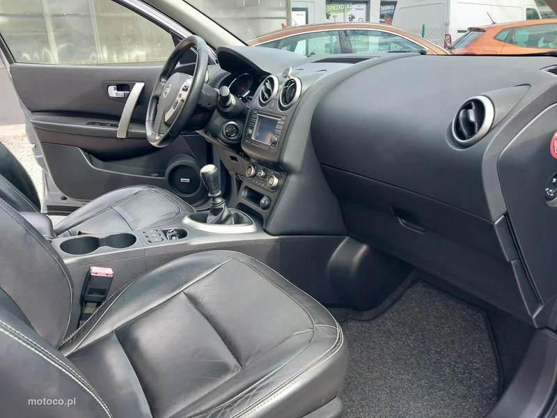 Nissan Qashqai+2 4