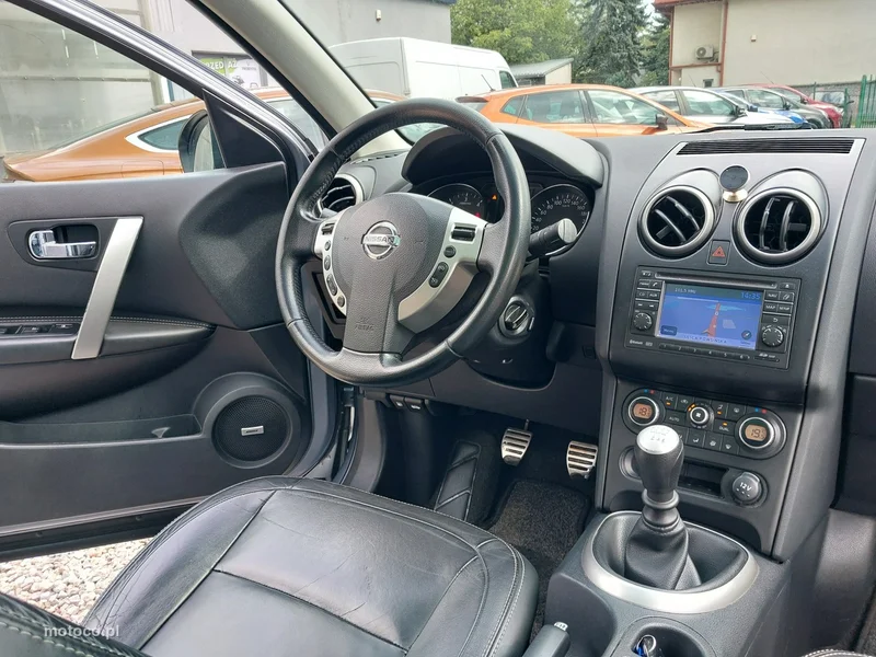 Nissan Qashqai+2 5