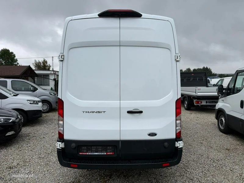 Ford Transit 8