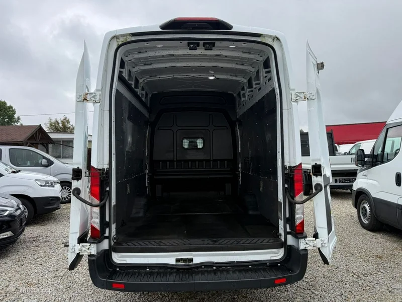 Ford Transit 9