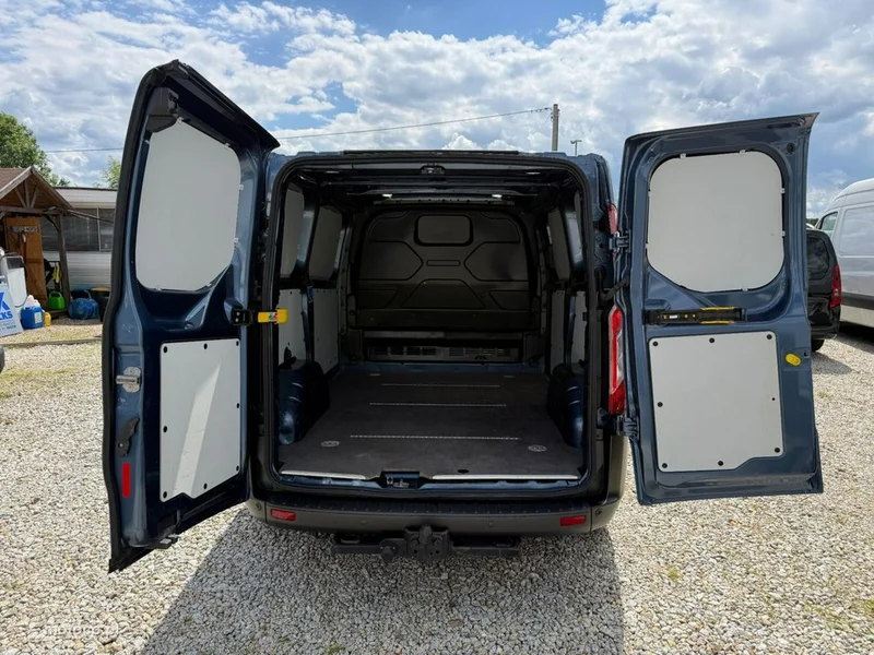 Ford Transit Custom 10