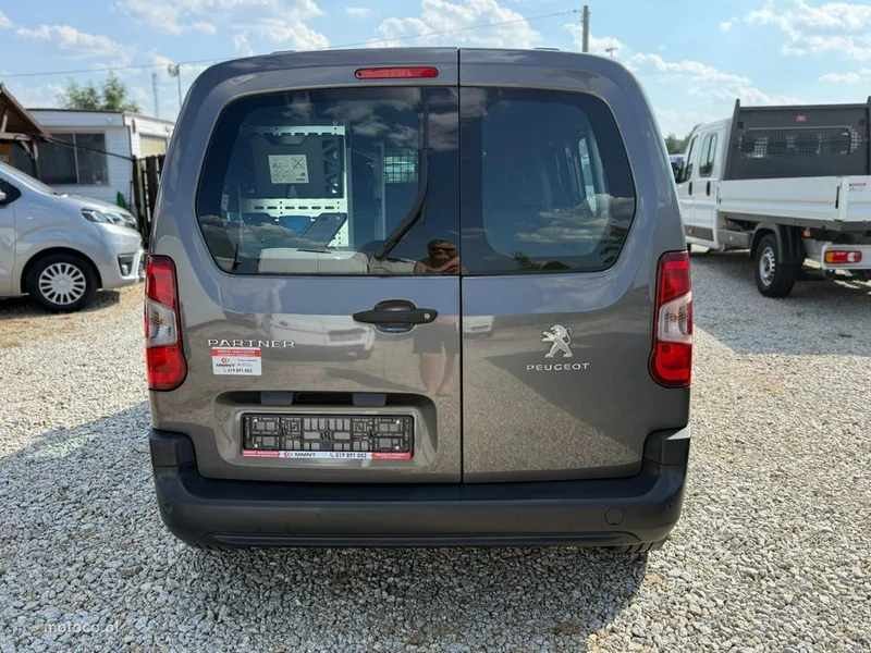 Peugeot Partner 8