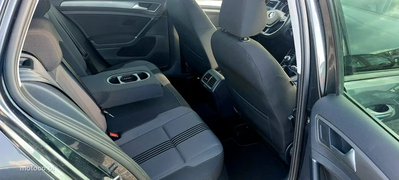 Volkswagen Golf VII 11