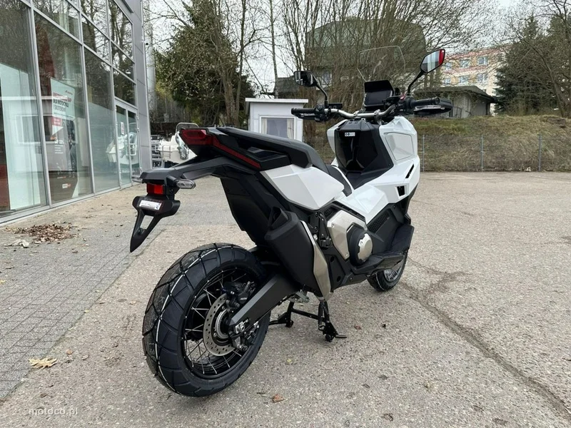 Honda X-ADV 8