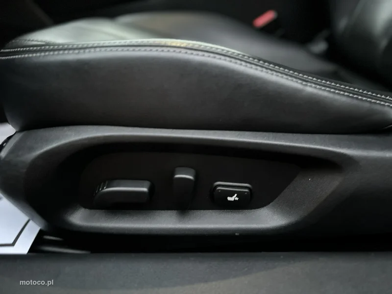 Infiniti Q60 16