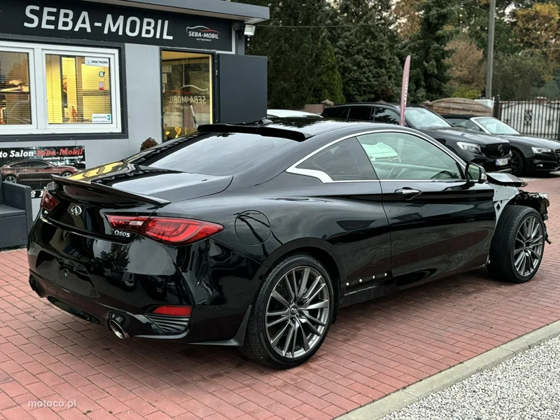 Infiniti Q60 7