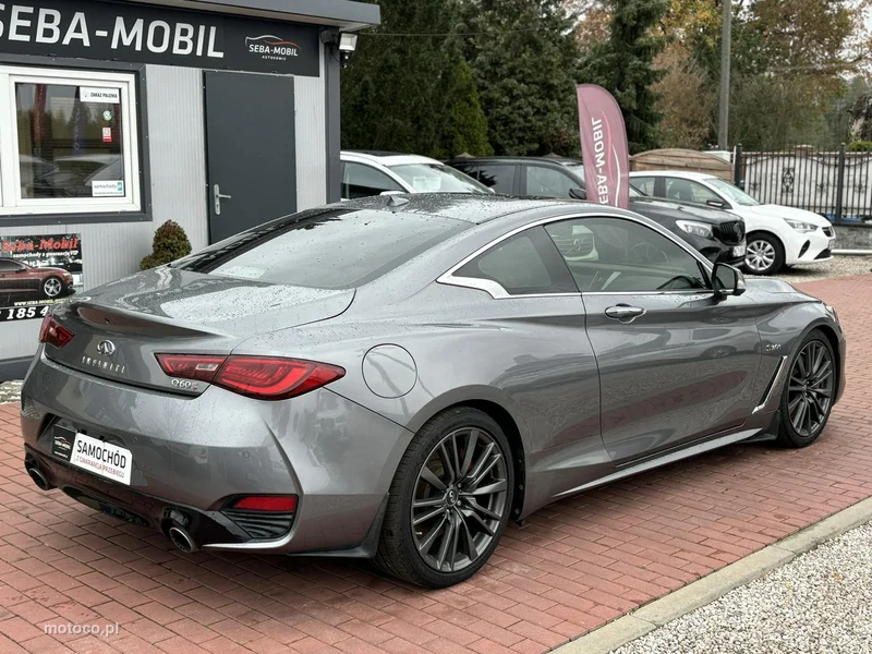 Infiniti Q60 7