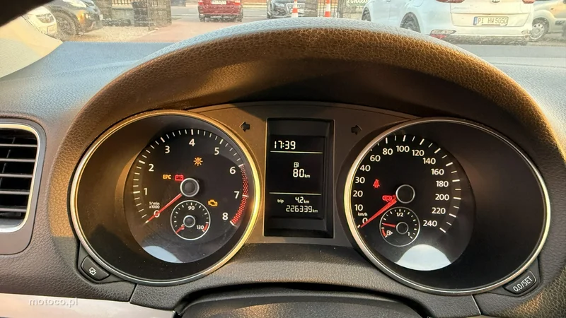 Volkswagen Golf VI 11