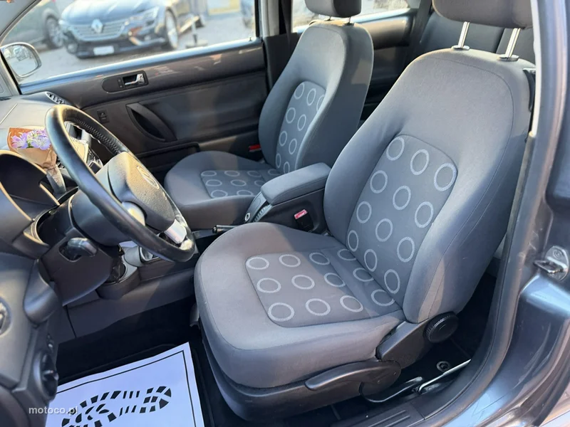 Volkswagen New Beetle 16