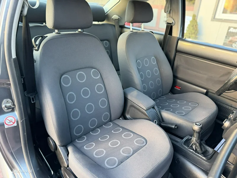Volkswagen New Beetle 27