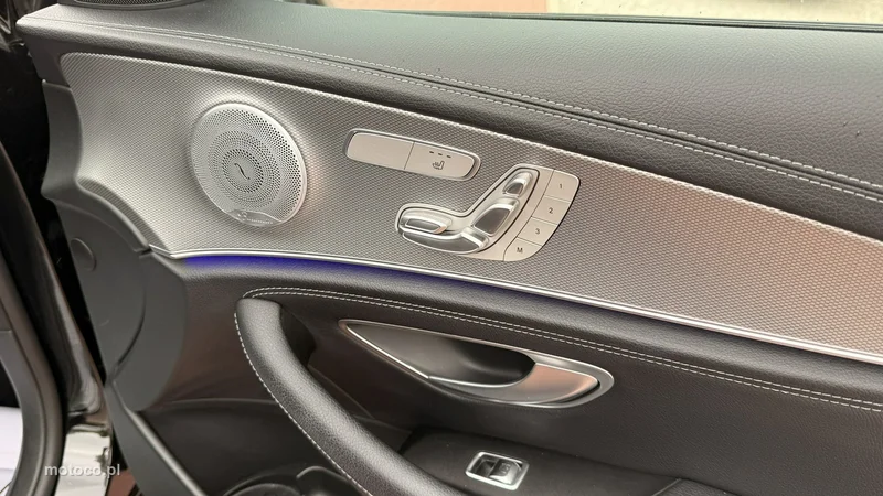 Mercedes-Benz Klasa E W213 E 300 5