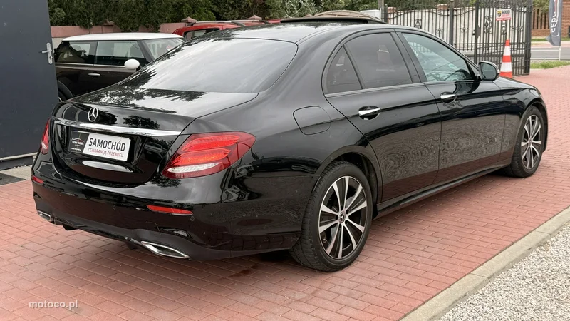 Mercedes-Benz Klasa E W213 E 300 8
