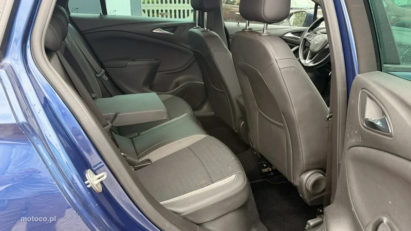 Opel Astra Sports Tourer 11