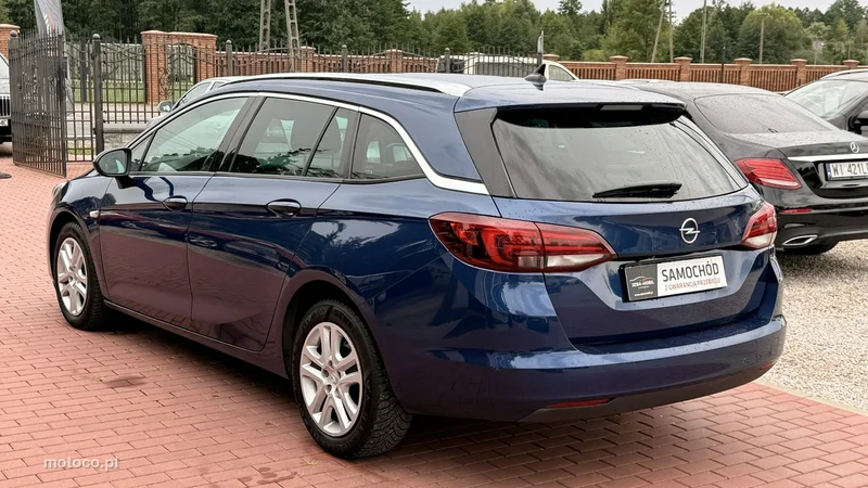 Opel Astra Sports Tourer 12