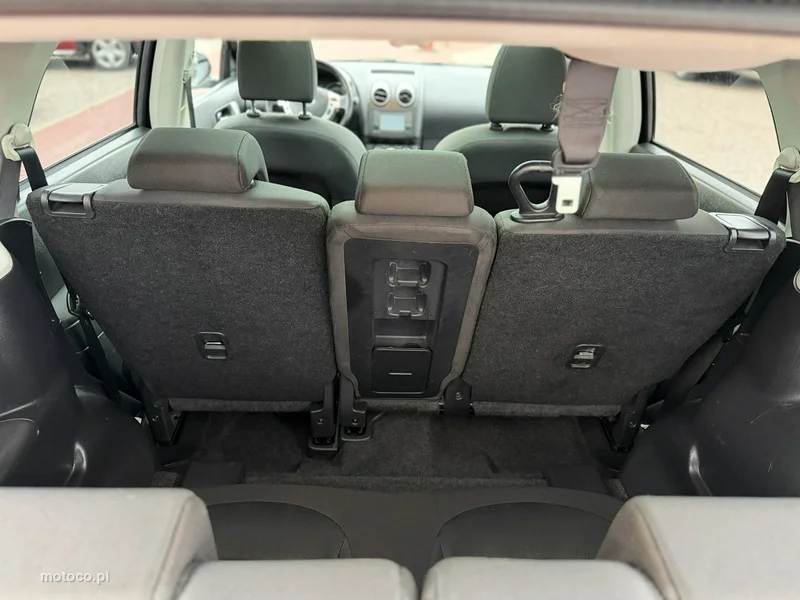 Nissan Qashqai+2 25