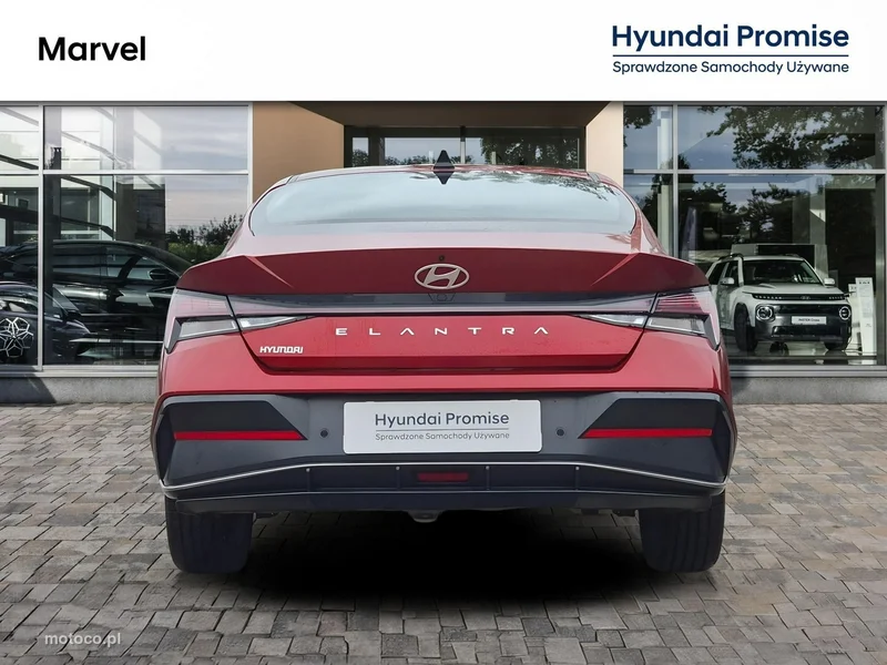 Hyundai Elantra 4