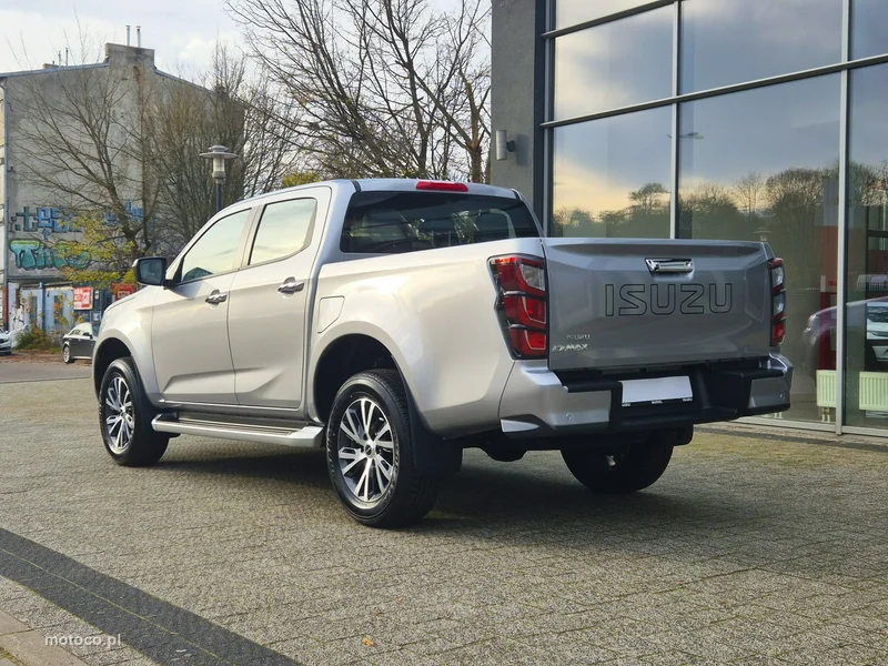 Isuzu D-Max 8