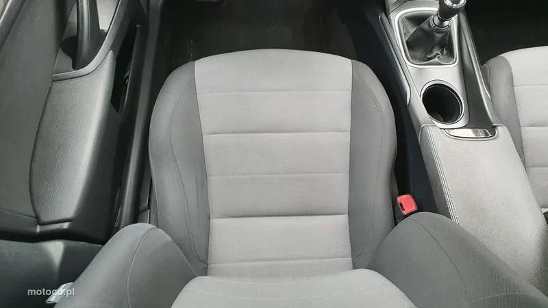Toyota Avensis T27 16