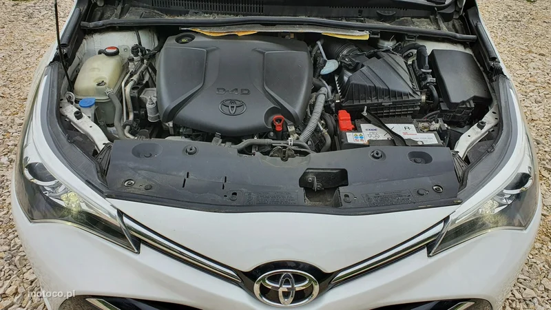 Toyota Avensis T27 32