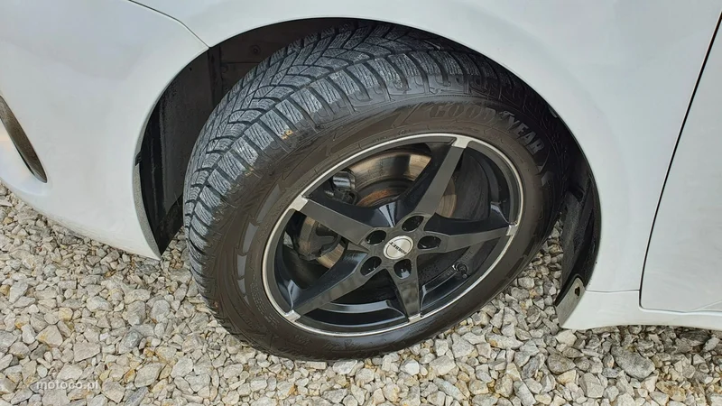 Toyota Avensis T27 39