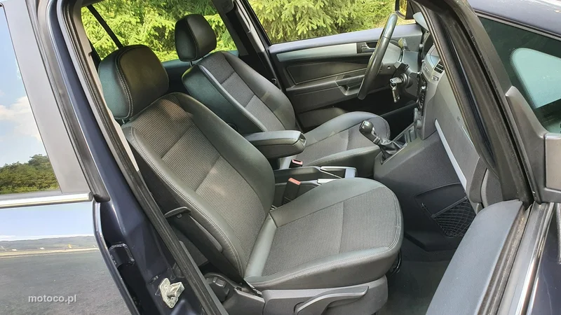 Opel Zafira B 11