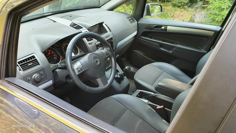 Opel Zafira B 12