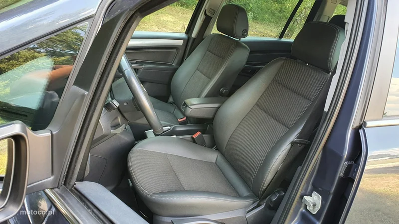 Opel Zafira B 6