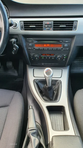 BMW Seria 3 E90 320 19