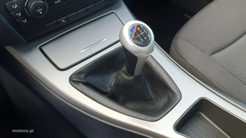 BMW Seria 3 E90 320 24