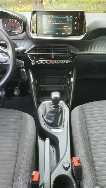 Peugeot 208 21