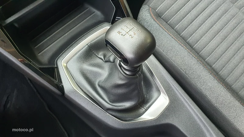 Peugeot 208 25