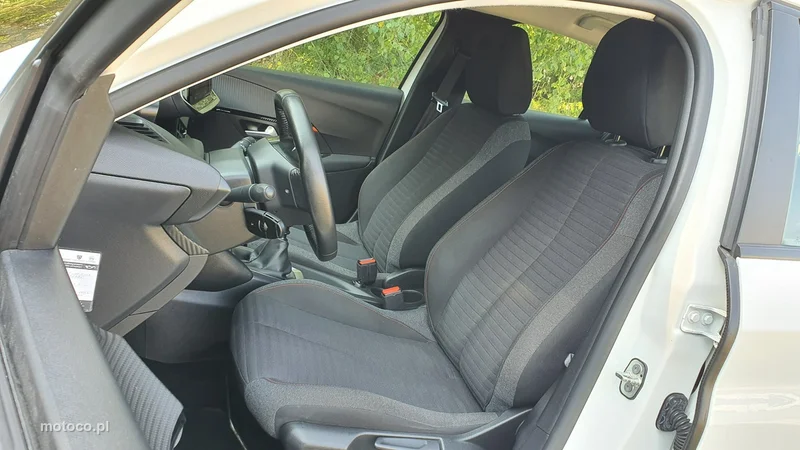 Peugeot 208 6