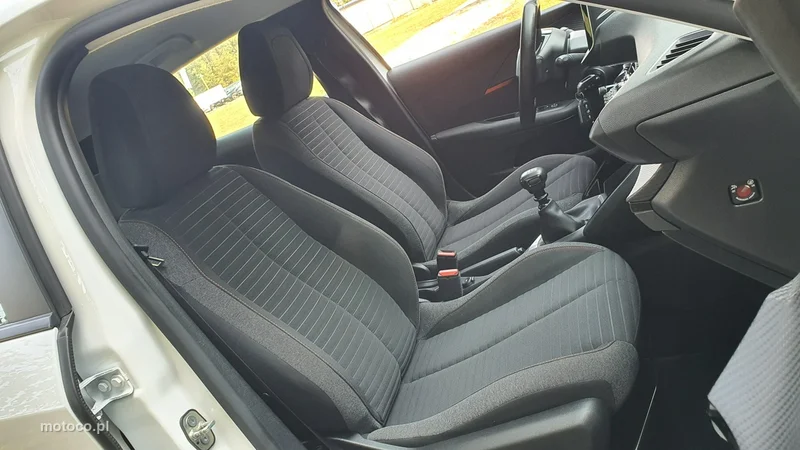 Peugeot 208 7