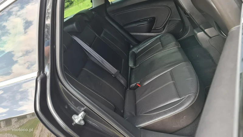 Opel Astra J 9