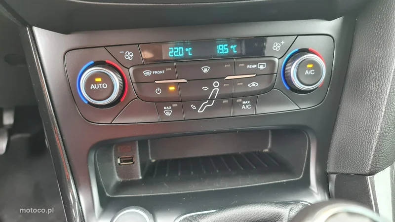 Ford Focus III 24