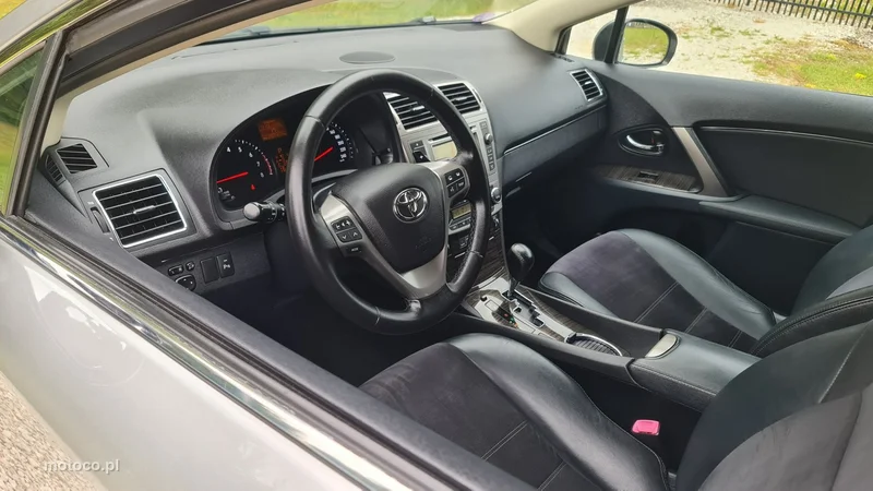 Toyota Avensis T27 11
