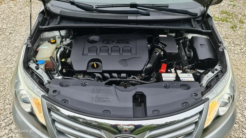 Toyota Avensis T27 31