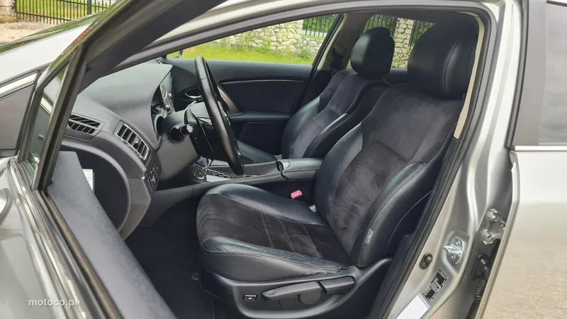 Toyota Avensis T27 6
