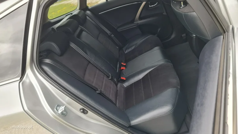 Toyota Avensis T27 9