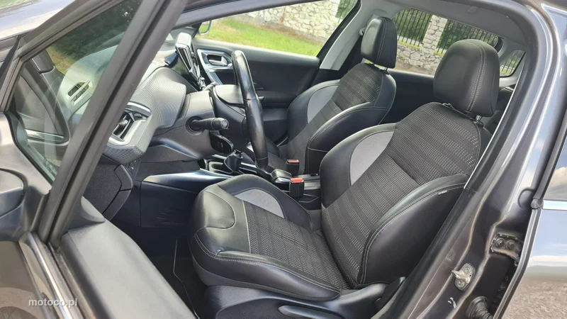 Peugeot 2008 6