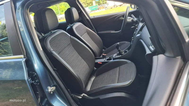 Opel Astra J 7