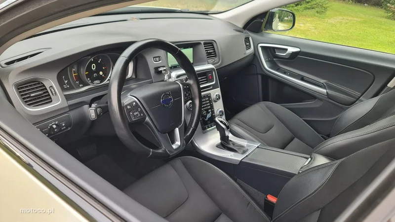 Volvo V60 Cross Country 11