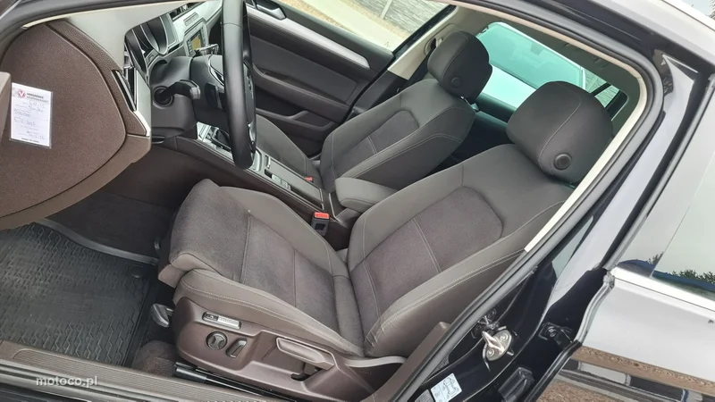 Volkswagen Passat Variant B8 6