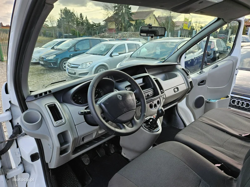 Renault Trafic 8