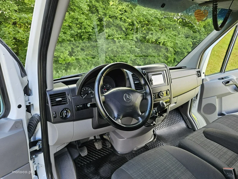 Mercedes-Benz Sprinter 11