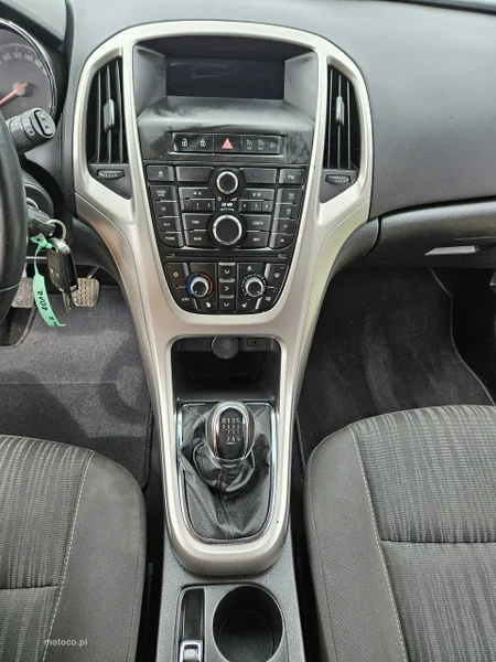 Opel Astra J 13