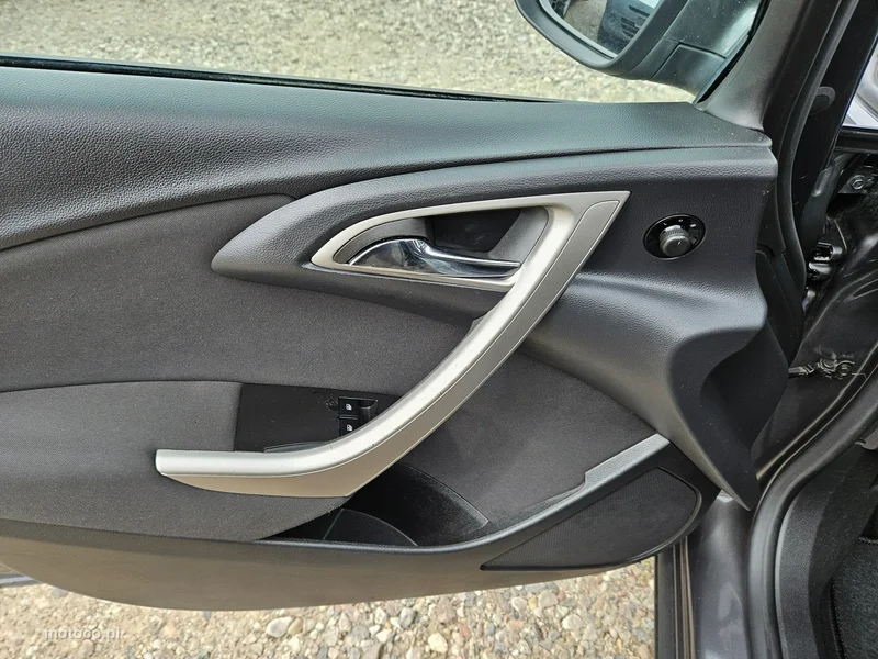 Opel Astra J 16