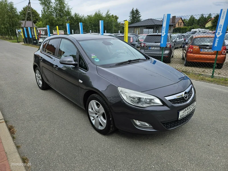 Opel Astra J 3