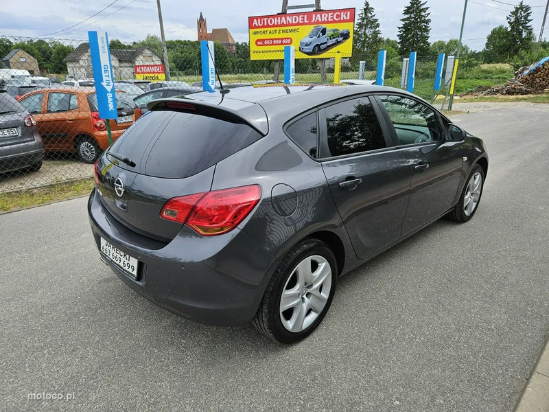 Opel Astra J 4