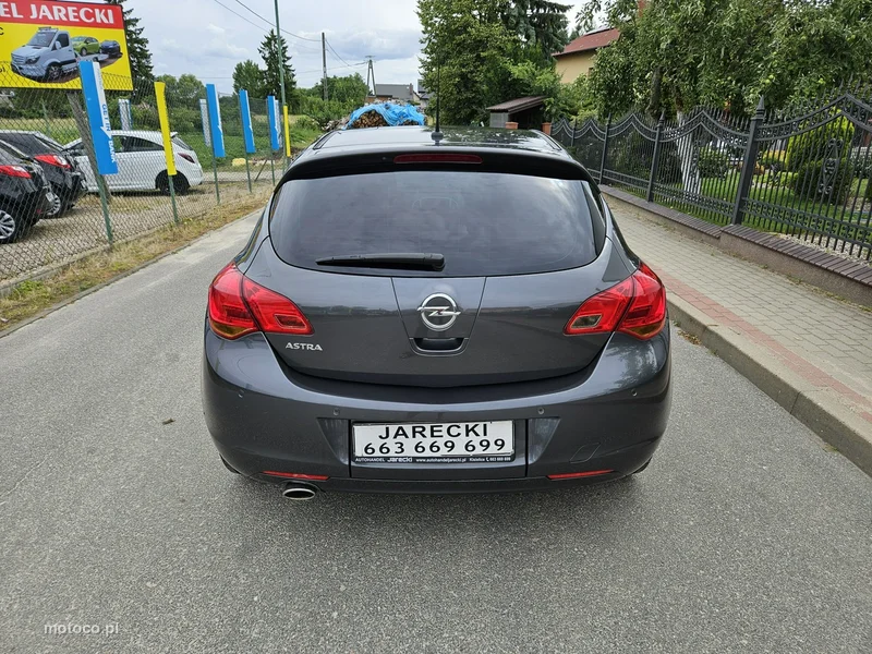 Opel Astra J 5